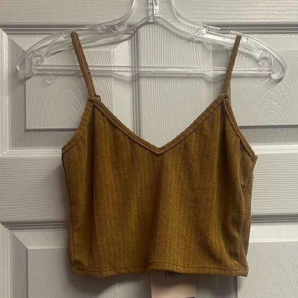 NWT Kittenish Cropped Tank Top W/ Adjustable Straps Size Medium - Picture 2 of 6